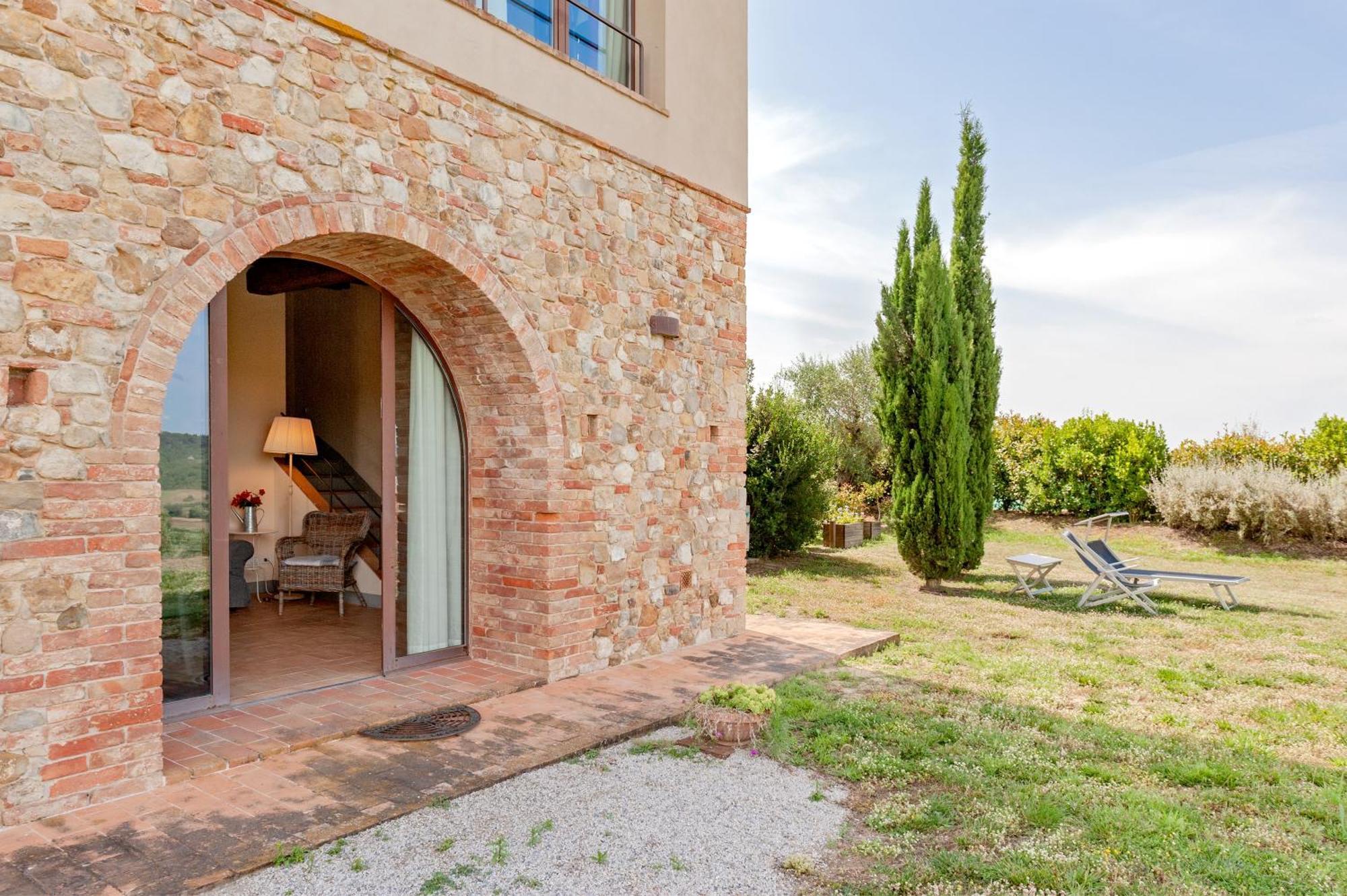 Il Borgo Delle Ville Palaia Exterior foto