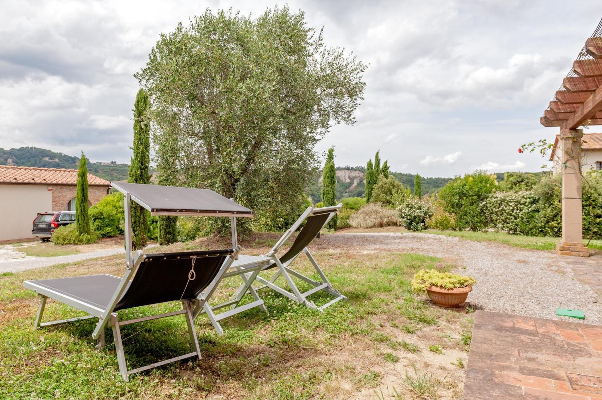 Il Borgo Delle Ville Palaia Exterior foto